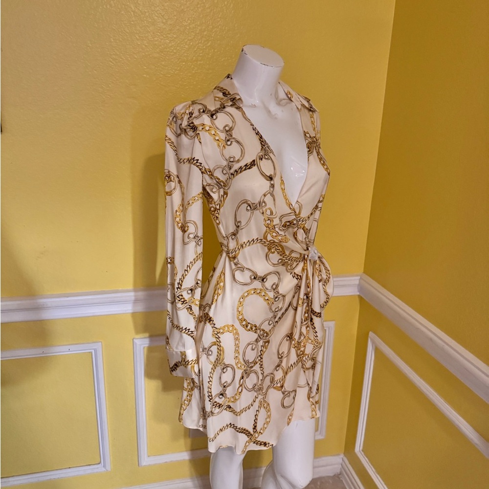 L'AGENCE White and Gold Chain Pattern Blouse - Picture 15 of 16